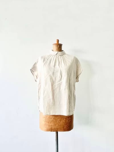 【美品】Veritecoeur　バックボタンブラウス　リネン　kinari 画像1