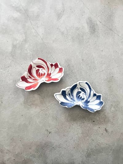 【美品】有田焼　赤絵 菊花豆皿　染付青 菊花豆皿　2枚セット 画像1