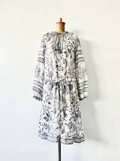 【美品】ANOKHI　インド製　花柄ワンピース　サイズS 画像1