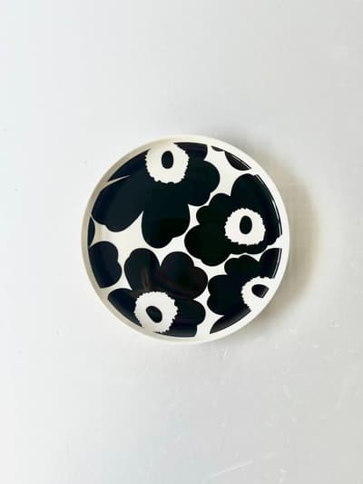 【未使用】marimekko  unikkoプレート20cm 　ブラック 画像1