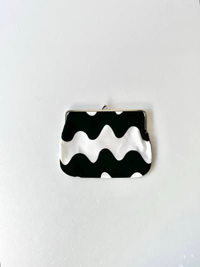 【未使用】marimekko　PIKKUINEN LOKKI   がま口　　白黒 画像1