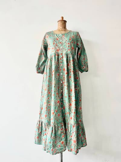 【美品】AZIRA　薄手柄フリルワンピース　サイズS 画像1