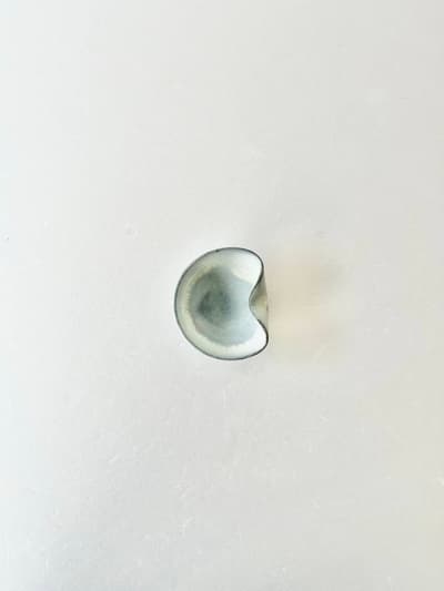 【美品】小代焼　小代本谷ちひろ窯　箸置き小鉢　水色 画像1