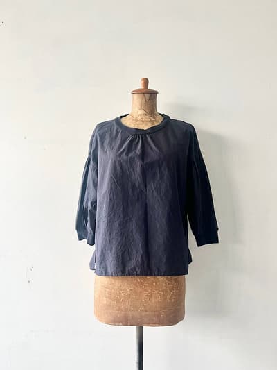 KURASHI&Trips 「洗いざらしがマイルール」2wayトップス香菜子　コラボシャツ ネイビー 画像1