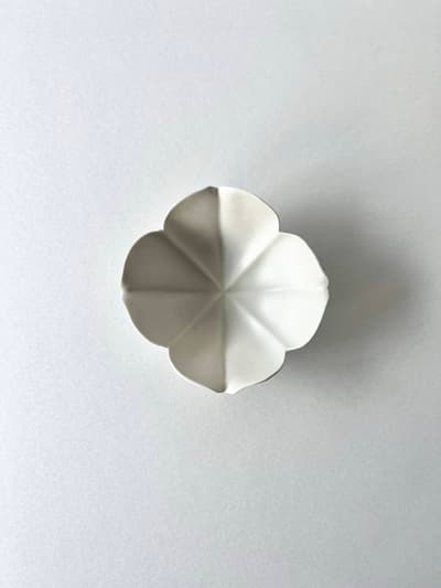 【美品】臼杵焼 稜花四弁小鉢 画像1