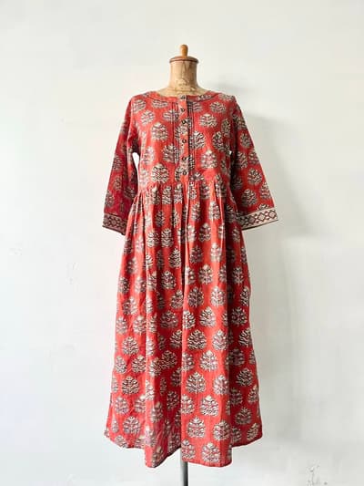 I.N.D.I.E　花柄ブロックプリントギャザーワンピース　レッド系　Sサイズ 画像1