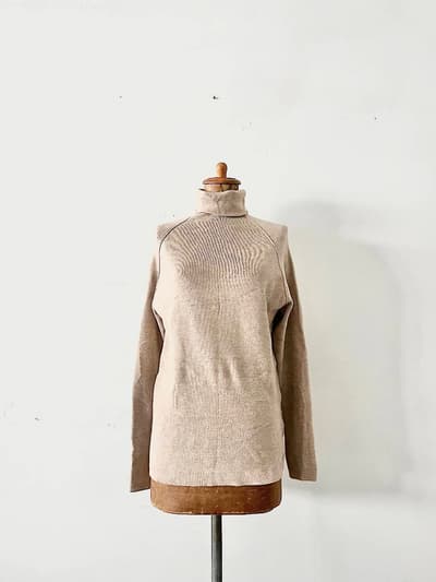 【美品】Bab　リンキング指穴付ハイネックトップス　ベージュ　フリーサイズ 画像1