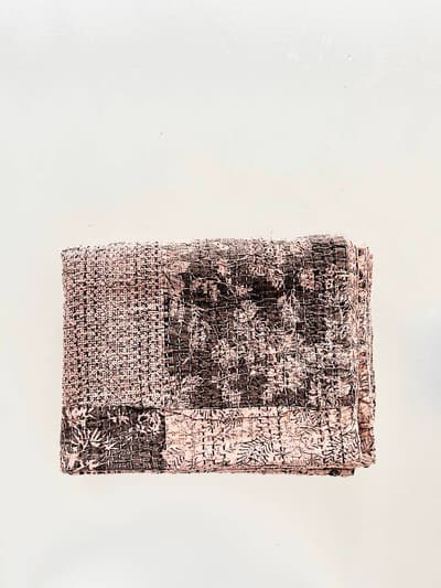 【美品】インド　ヴィンテージ　ラリーキルト　カンタ刺繍　くすんだピンク　花　刺し子のみ　230・160 画像1