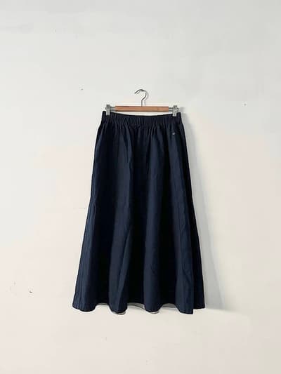 【美品】45R　ゴマデニムのスカート　インディゴ　サイズ２ 画像1