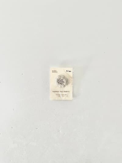 【未使用】BIRD'SWORDS　FLOWER TILE BROOCH  お花　ブローチ　陶器 画像1