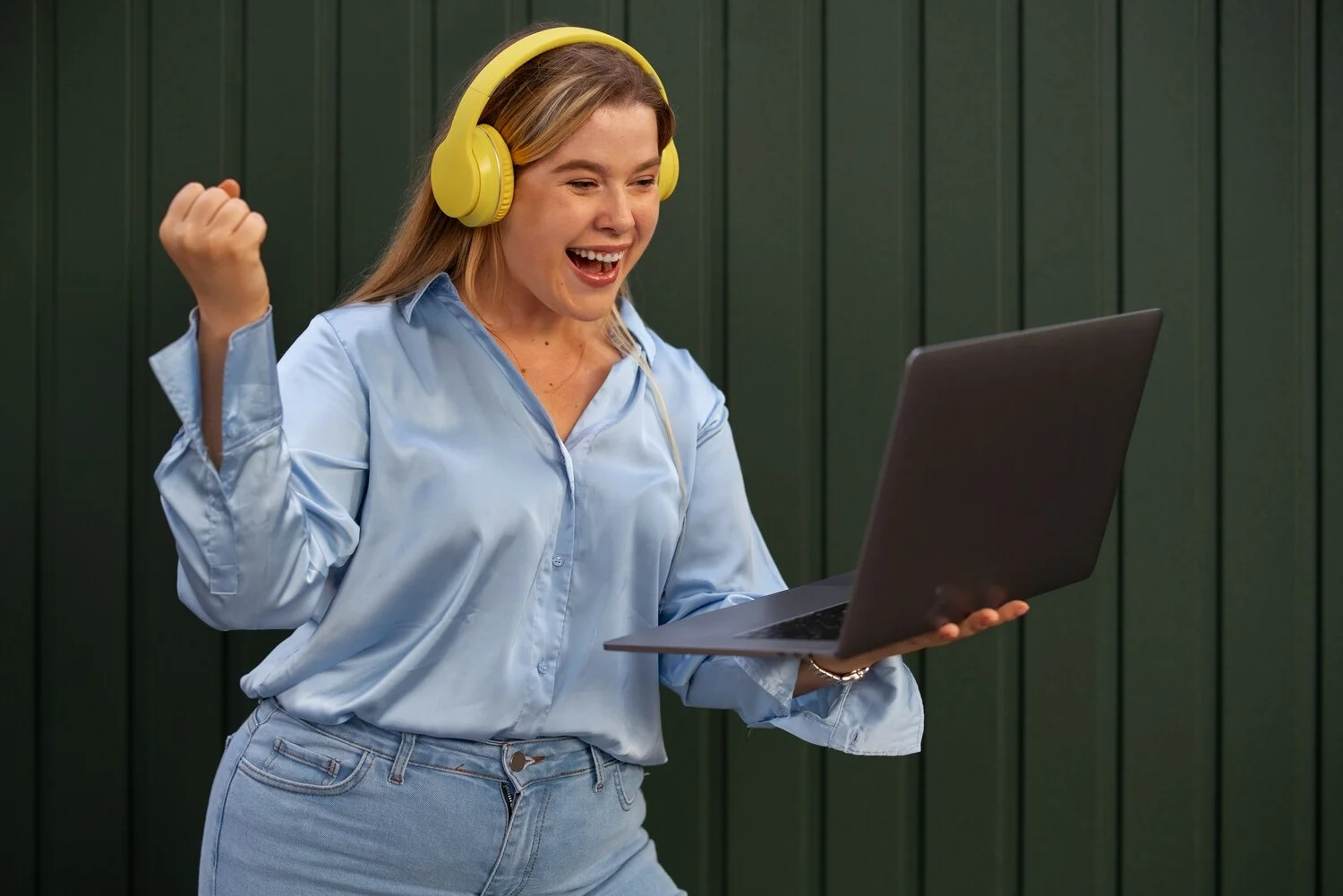 How to Regain Control of Your Business: The Guide to Managing Your Website from Your Phone and Without Knowing How to Code
