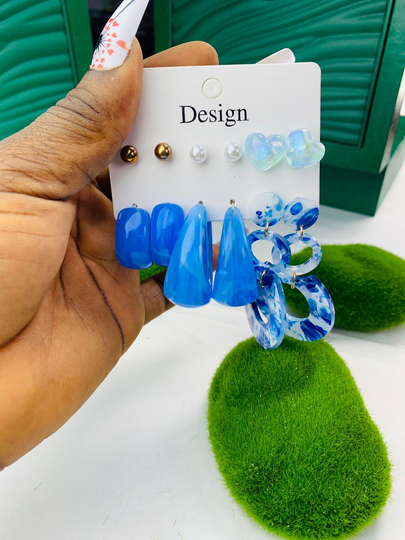 Set of resin earrings