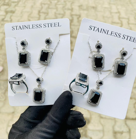 Silver black stoned jewelry set
