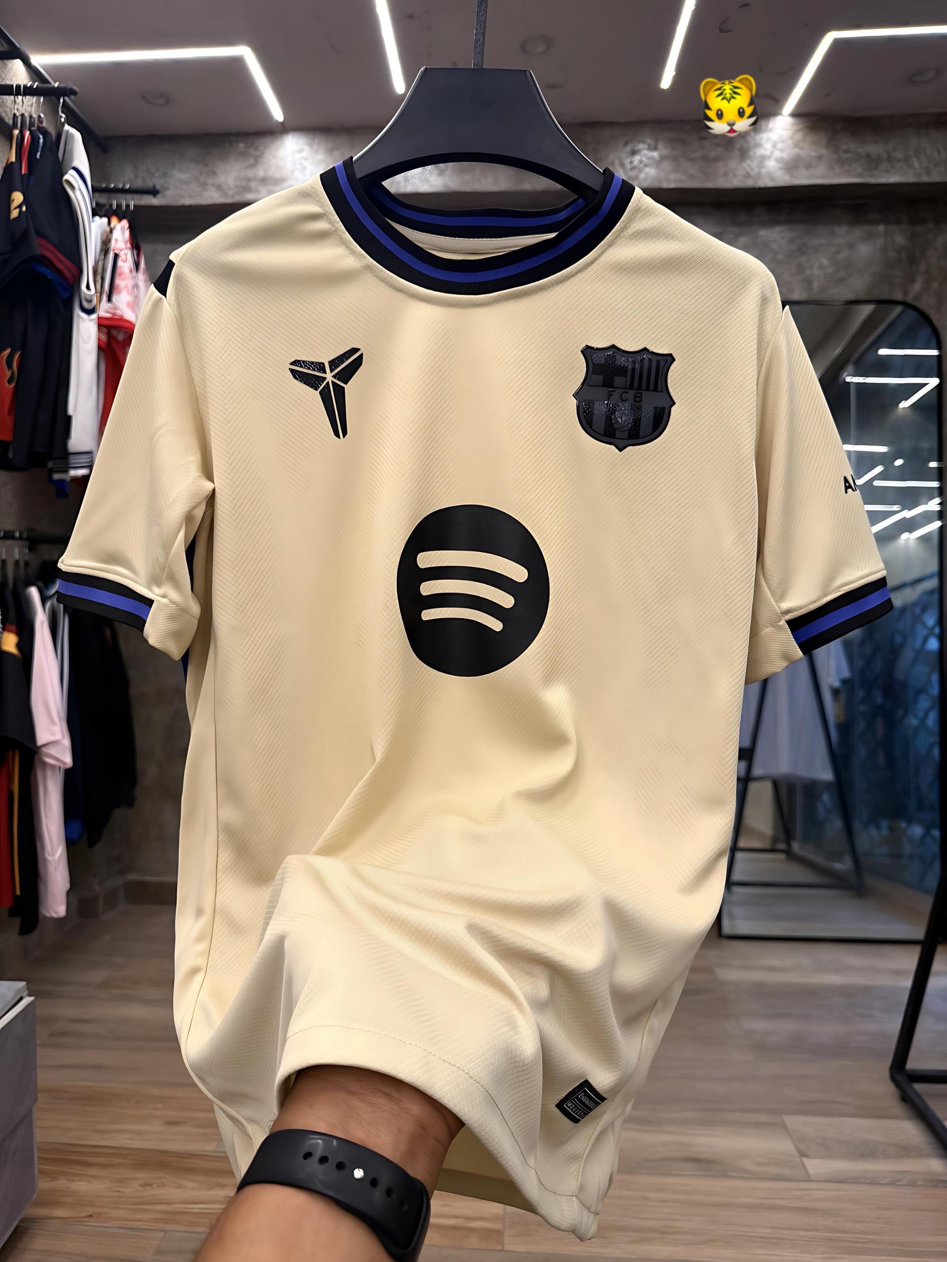 Another view of BARÇA AWAY 2nd And 3rd Away KIT