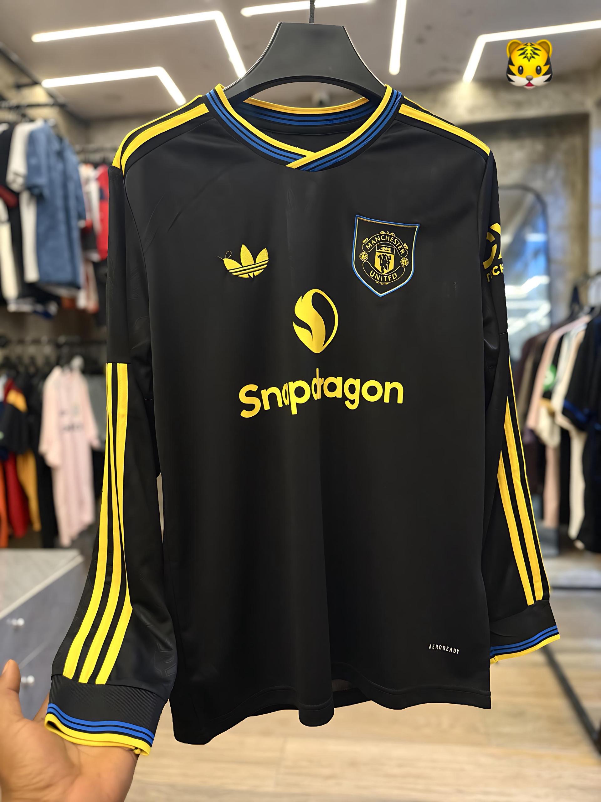 Another view of MANCHESTER UNITED 2ND KIT