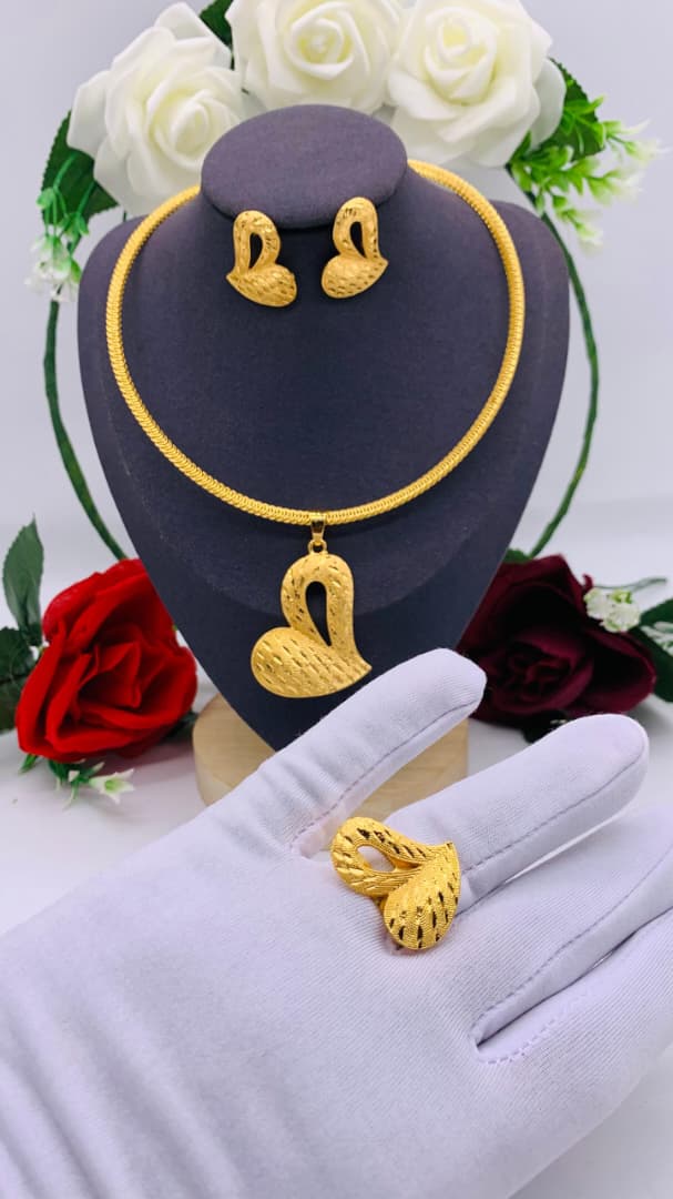 Another view of Dubai gold set