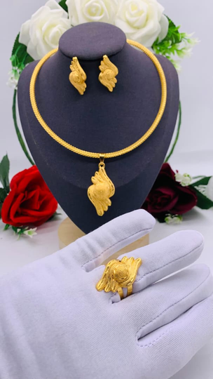 Another view of Dubai gold set