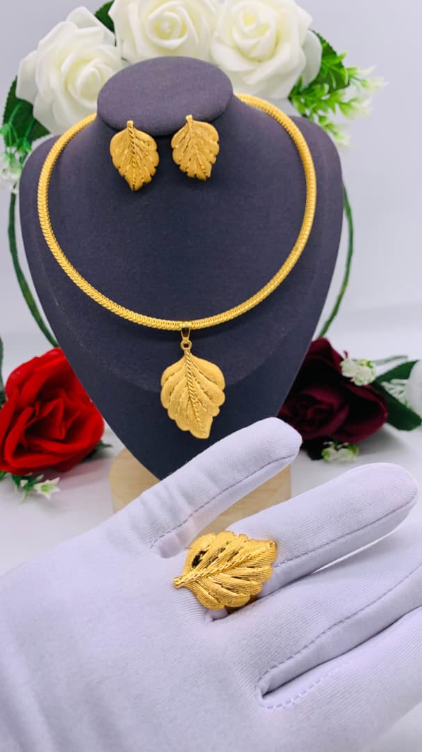 Another view of Dubai gold set