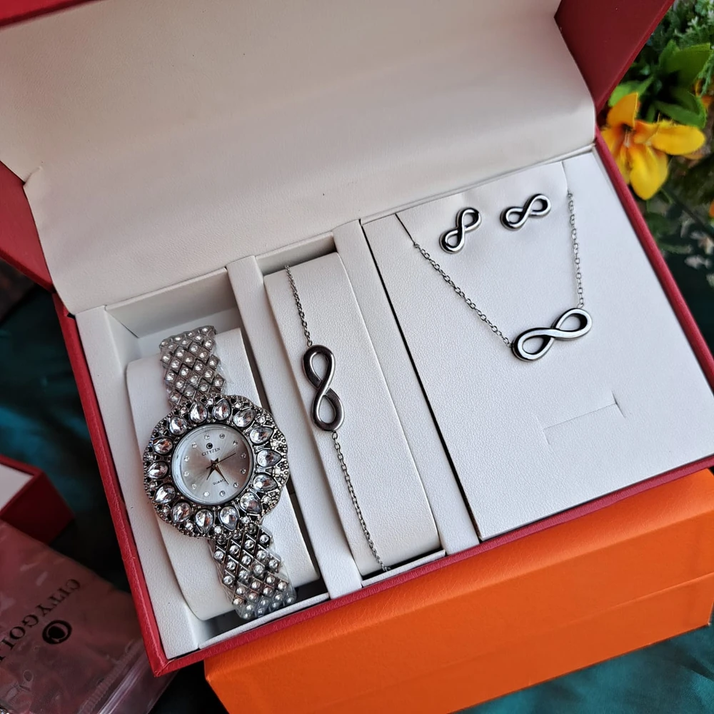 Another view of Jewelry box