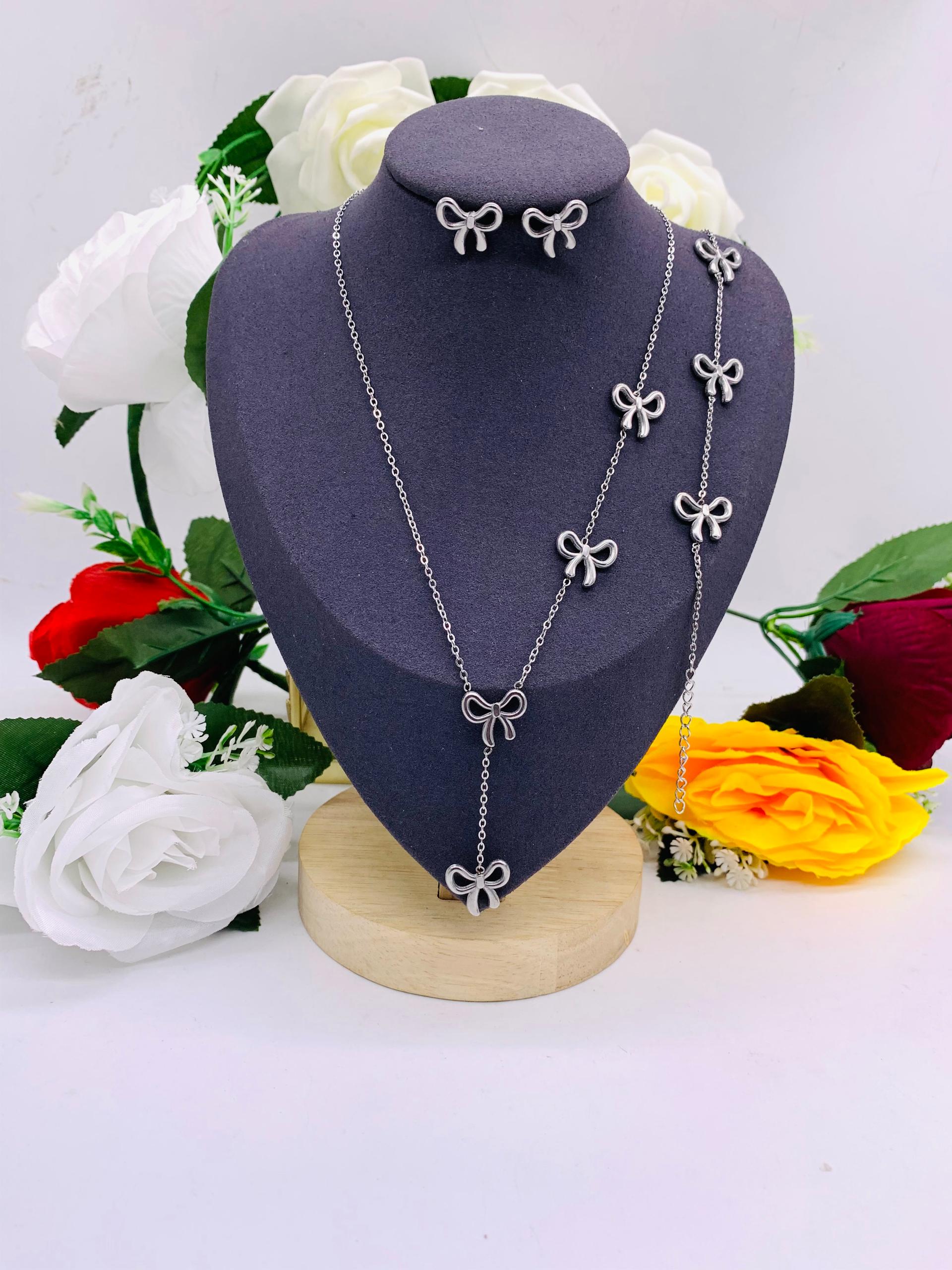 Another view of Ladies set