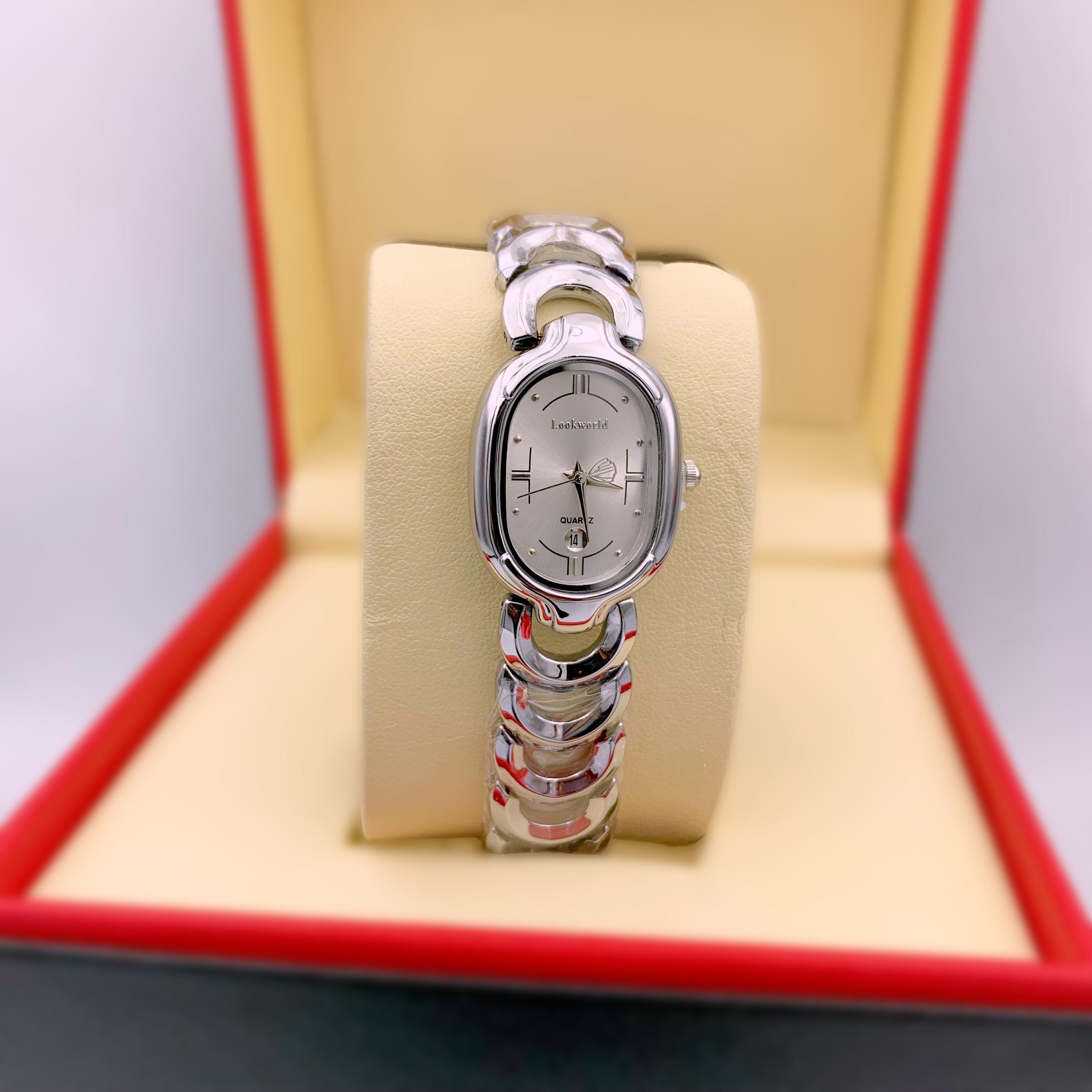 Another view of Lookworld chain watch