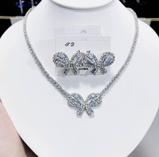 Necklace and earring set