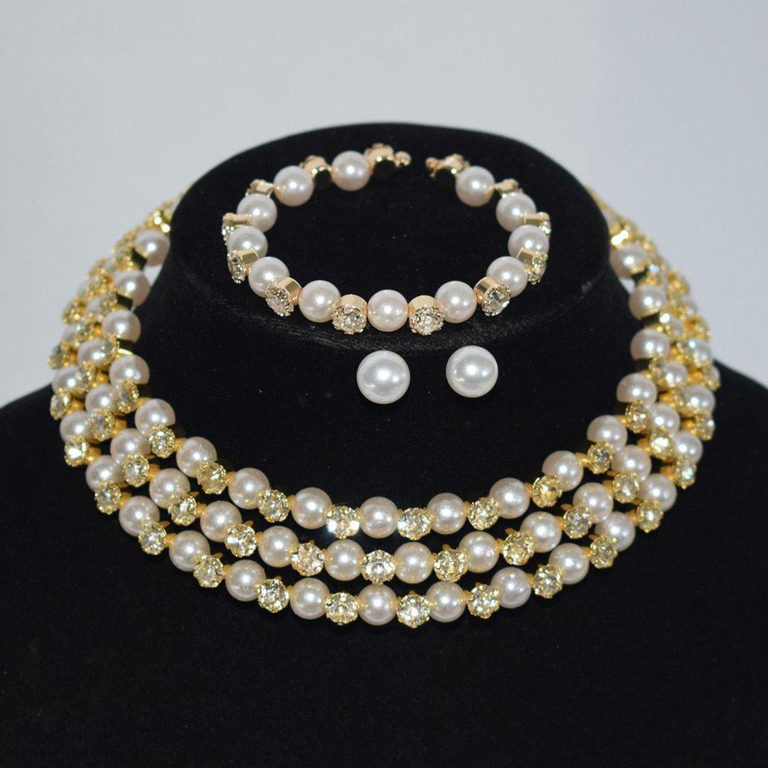 Another view of Pearl set