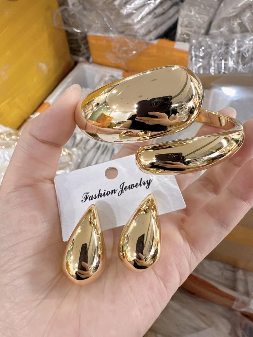 Another view of Steel Bangle and earring