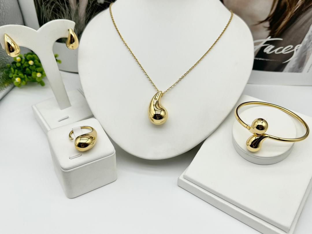 Another view of Tear drop Necklace, earring and bangle