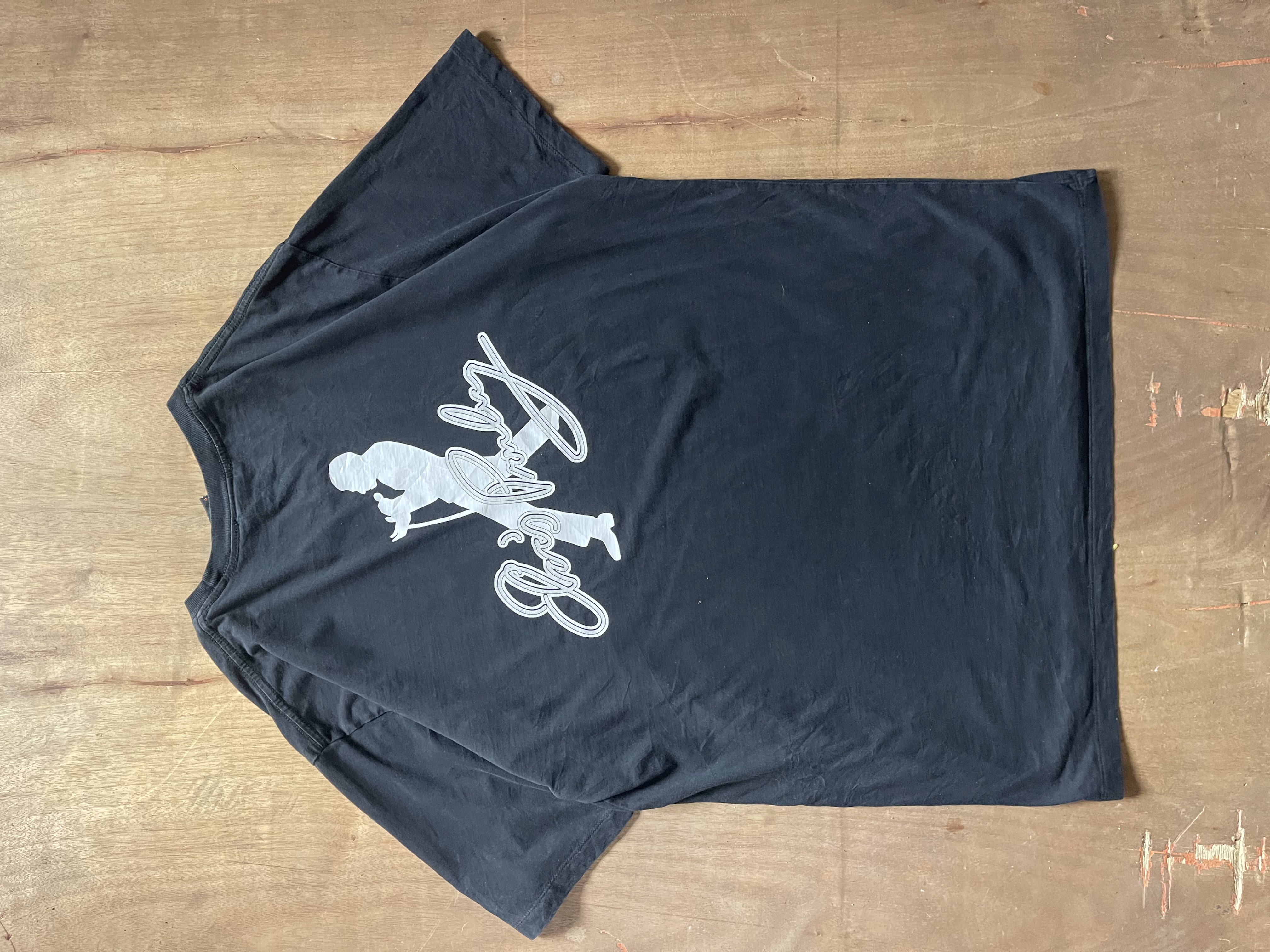 Another view of Elvis tee