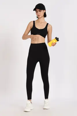 Black Seamless luxe sports bra