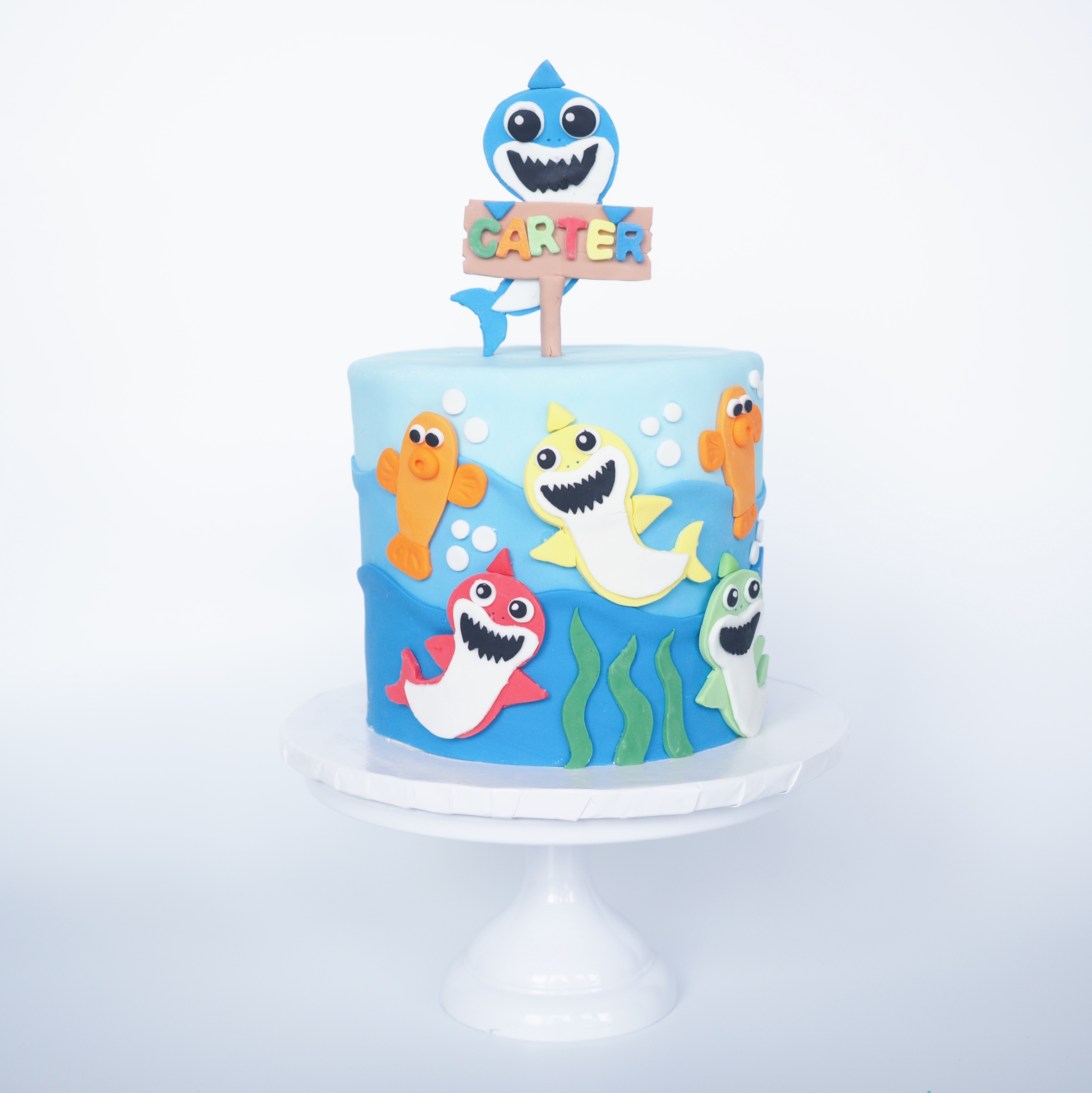 Baby shark fondant cake