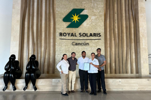¡Garbho y Royal Solaris Cancún: Un Brindis por el Planeta con EcoBurner!