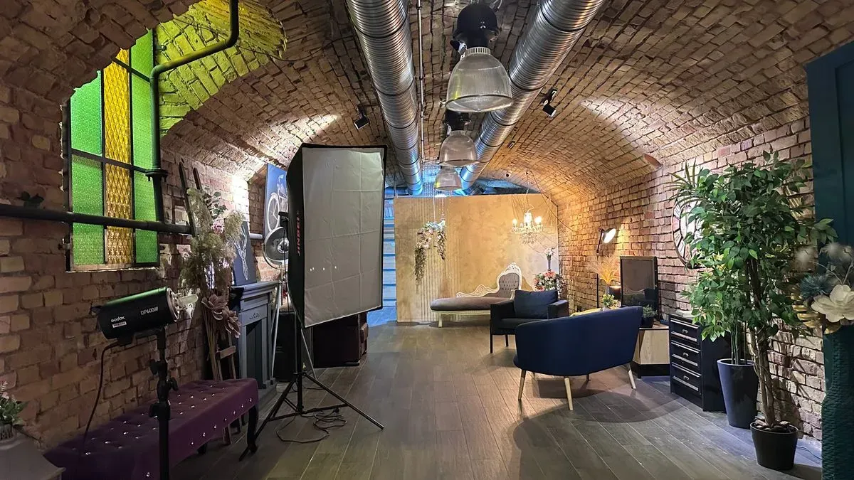 Portrait photography professional studio Budapest - Eco-Office Creative Studio Budapest, Terézváros (near Oktogon)