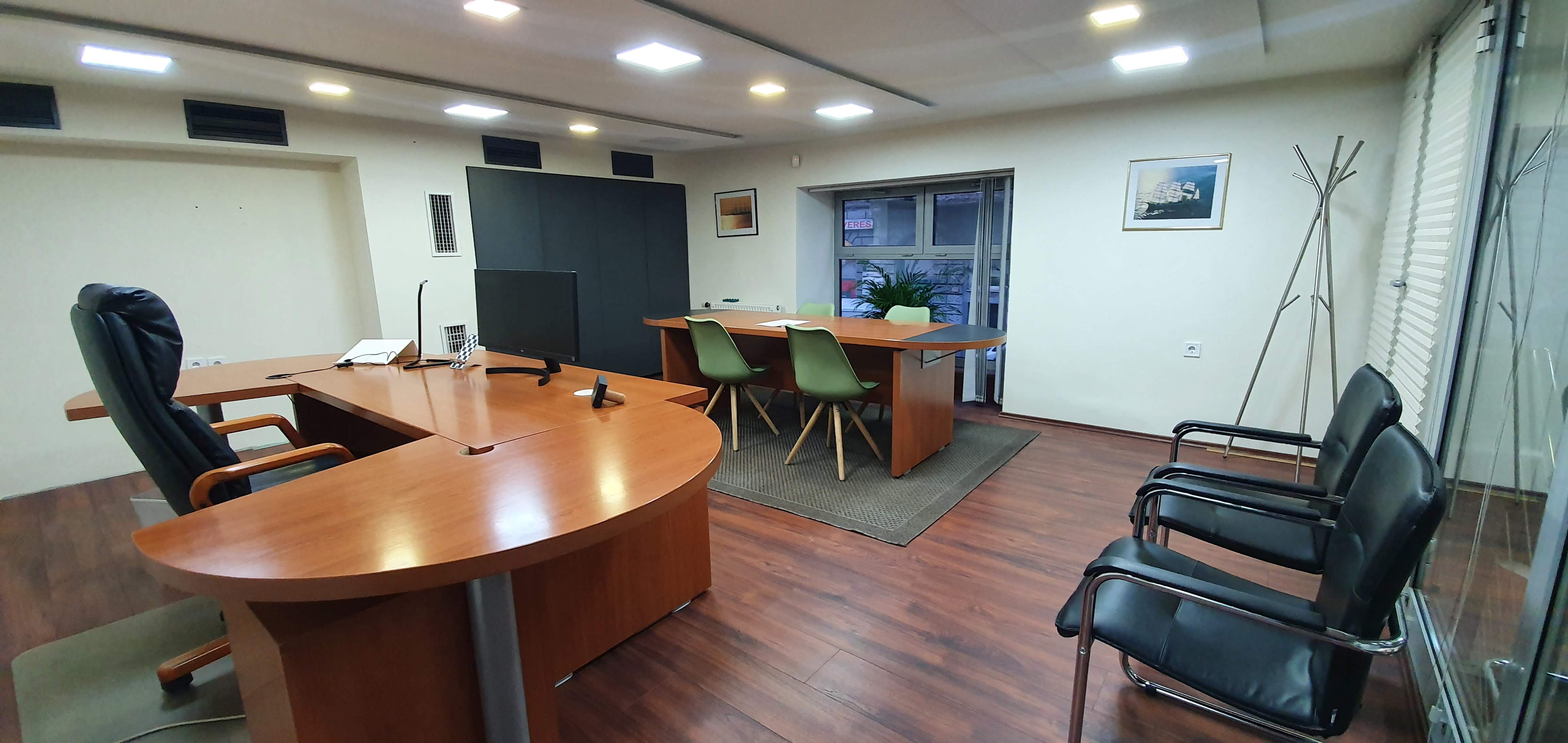 Eco-Office privát iroda - világos, ablakos tér