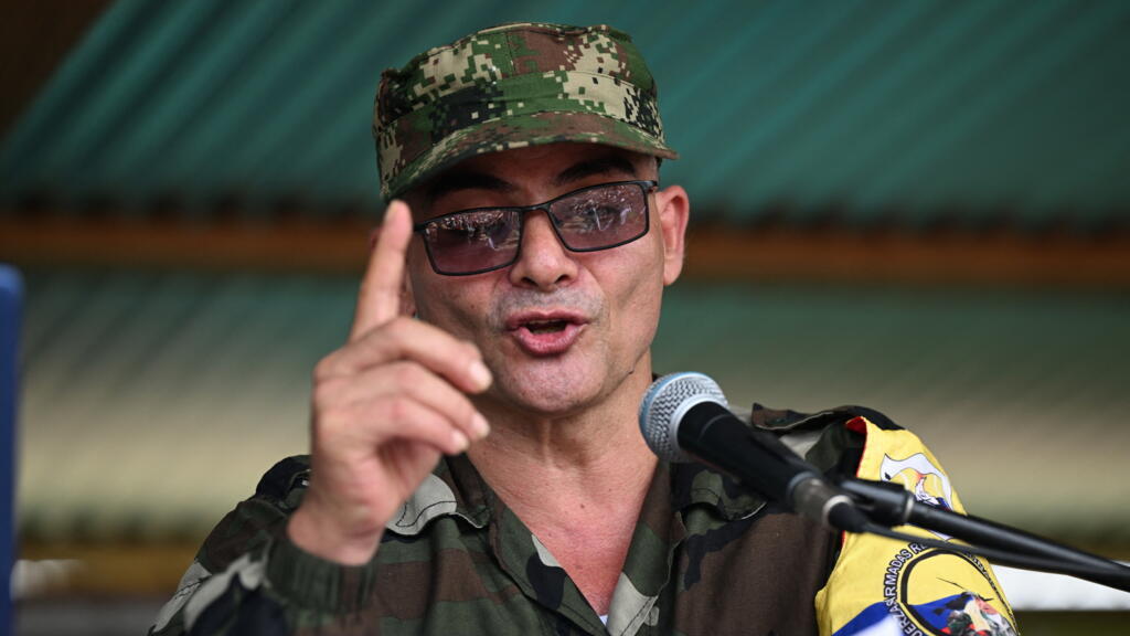 Ivan Mordisco, lidè disidans FARC, kriminèl ki pi chèche nan Kolonbi