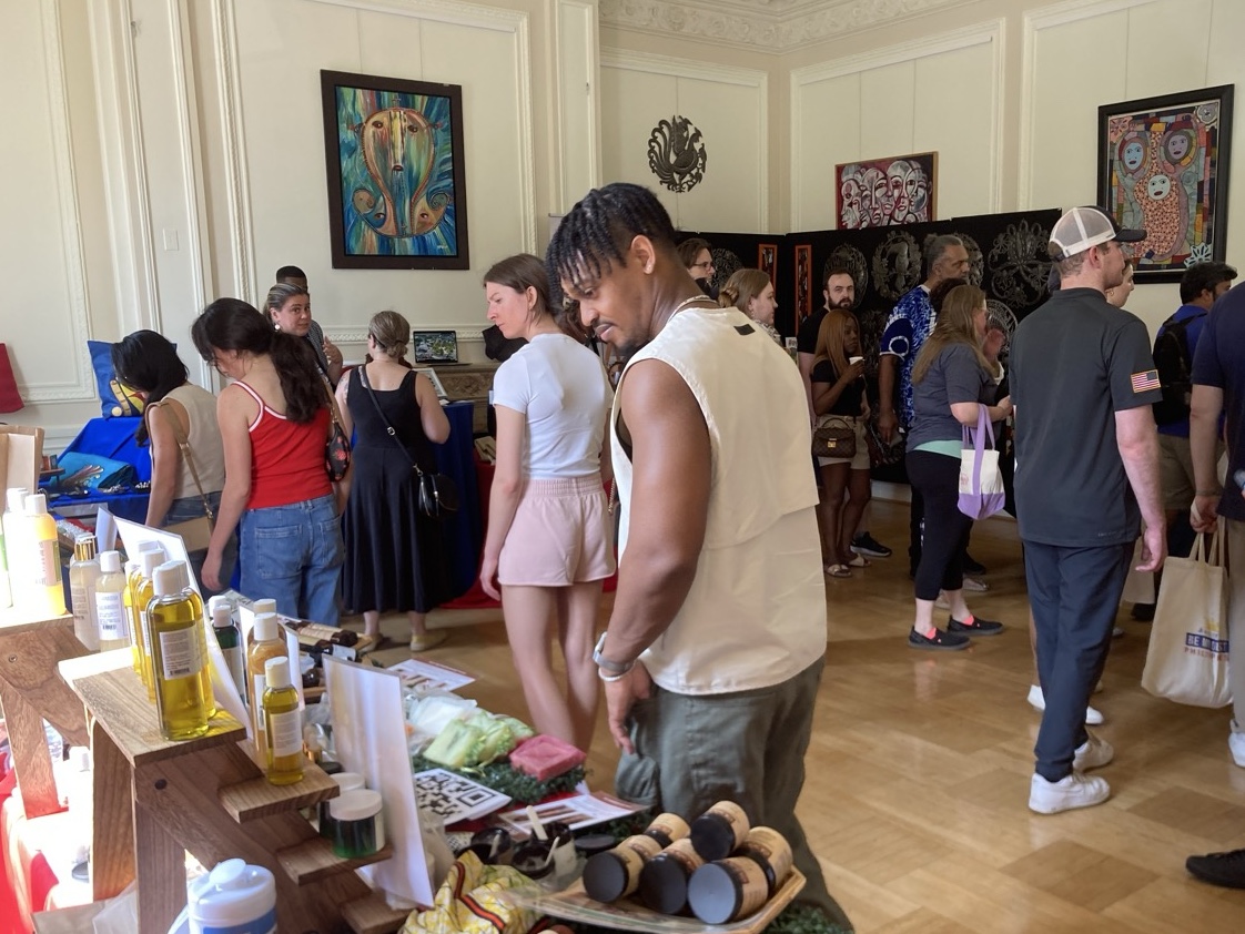Makritè Ébène apiye antreprenè ayisyen atravè evènman pop-up Ozetazini