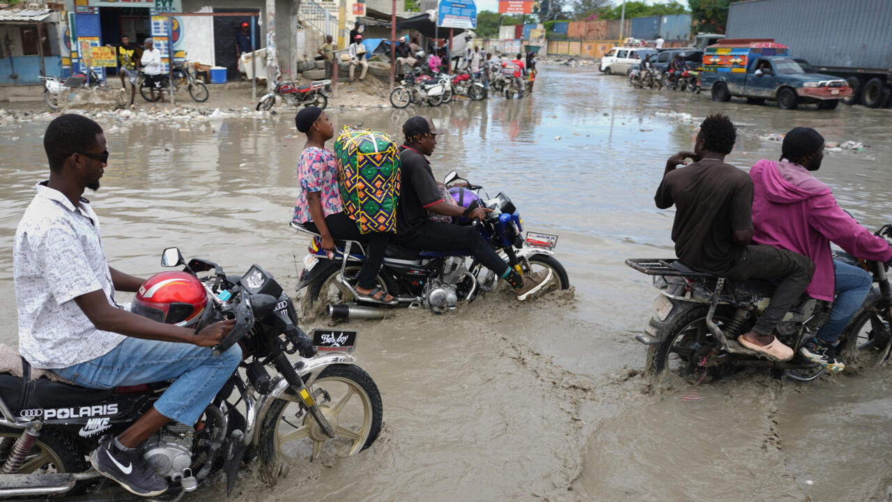 Inondations à Okap : habitants bloquent des axes routiers pour protester