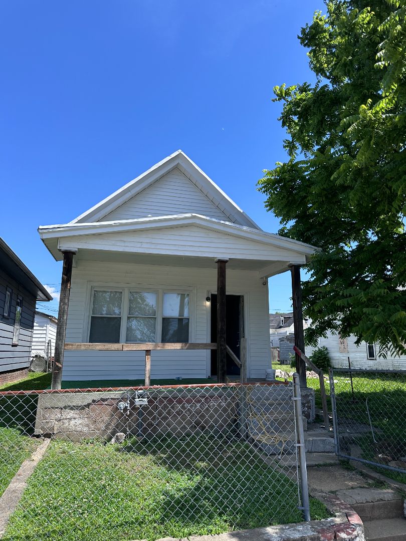 Exterior of 1129 W Oregon St, Evansville, In, 47710