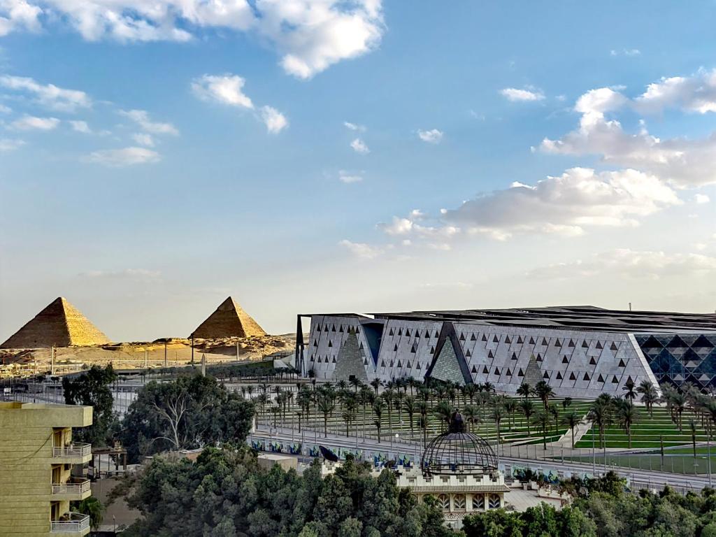 Full-Day Tour: Giza Pyramids & the Grand Egyptian Museum (GEM)