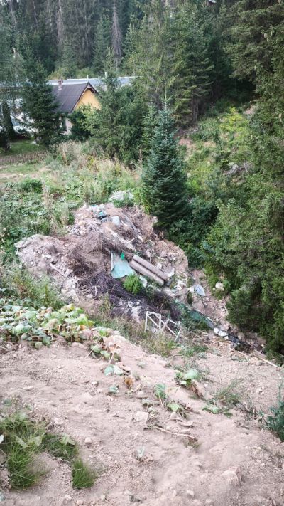 Miješani otpad u šumi kod Zeleni