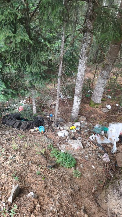 Ibarac, sa zadnje strane od vukosera, 50 m od farme (makdam)