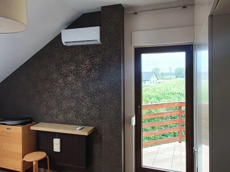 estetyczny montaz klimatyzacja drzwi balkonowe