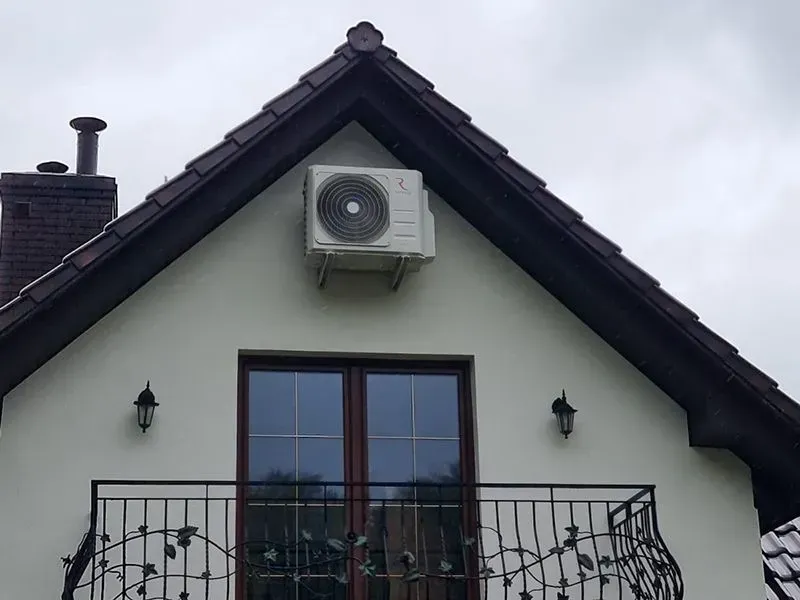 agregat klimatyzatora pod dachem
