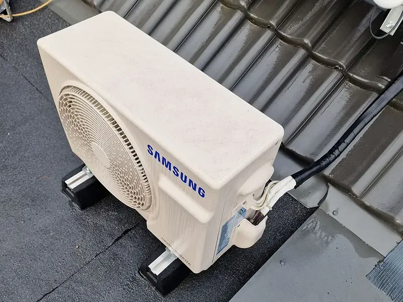 agregat klimatyzatora samsung na dachu