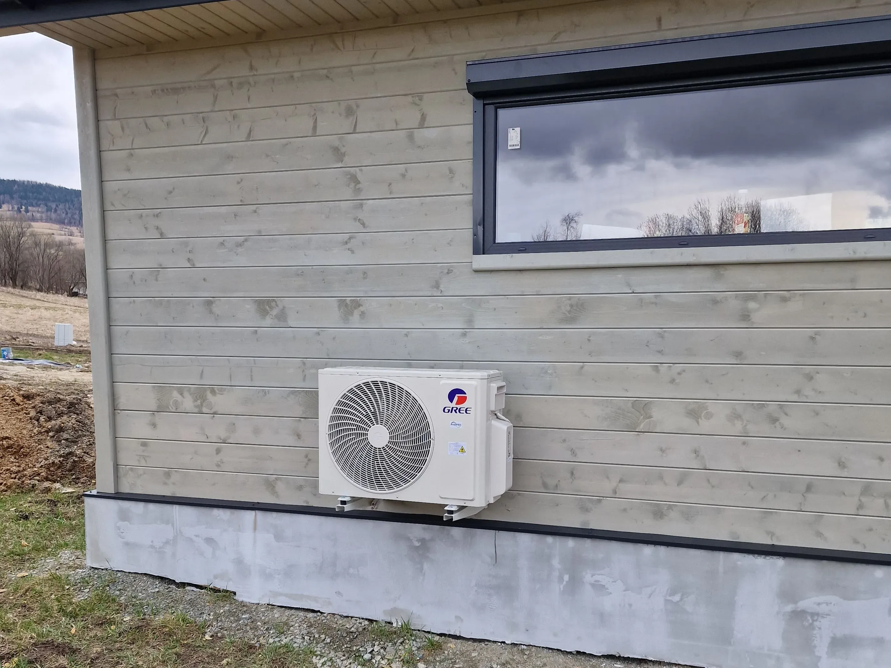 samsung multisplit na ścianie