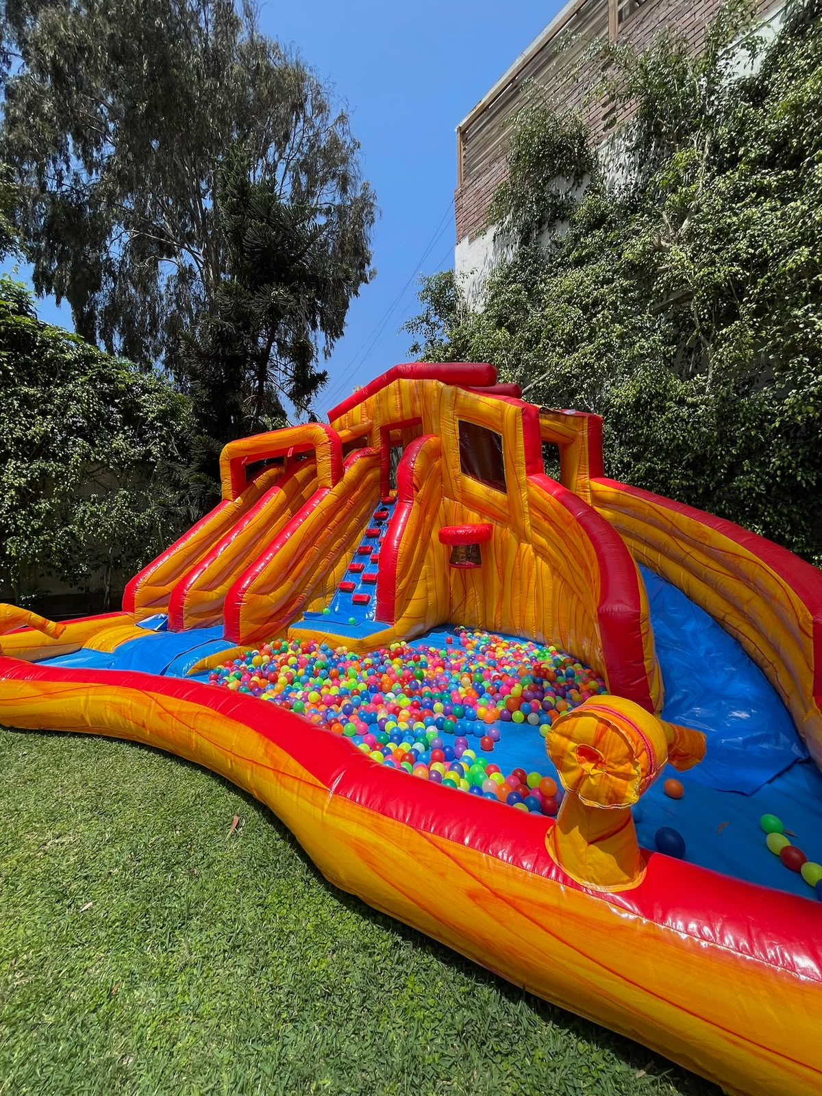 Inflable Lava