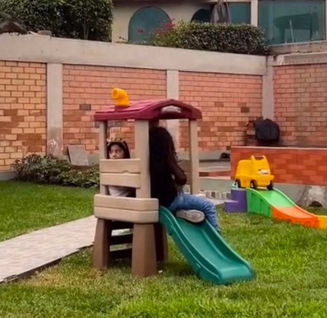 Casita Rústica con Tobogán