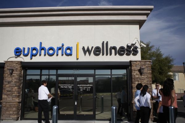 las-vegas-first-dispensary-set-to-open-its-doors-n