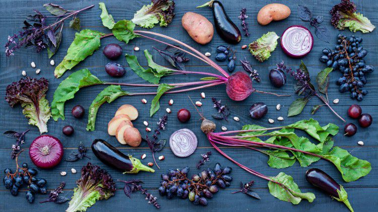 farmers-market-green-salad-with-miso-hemo-seed-dre